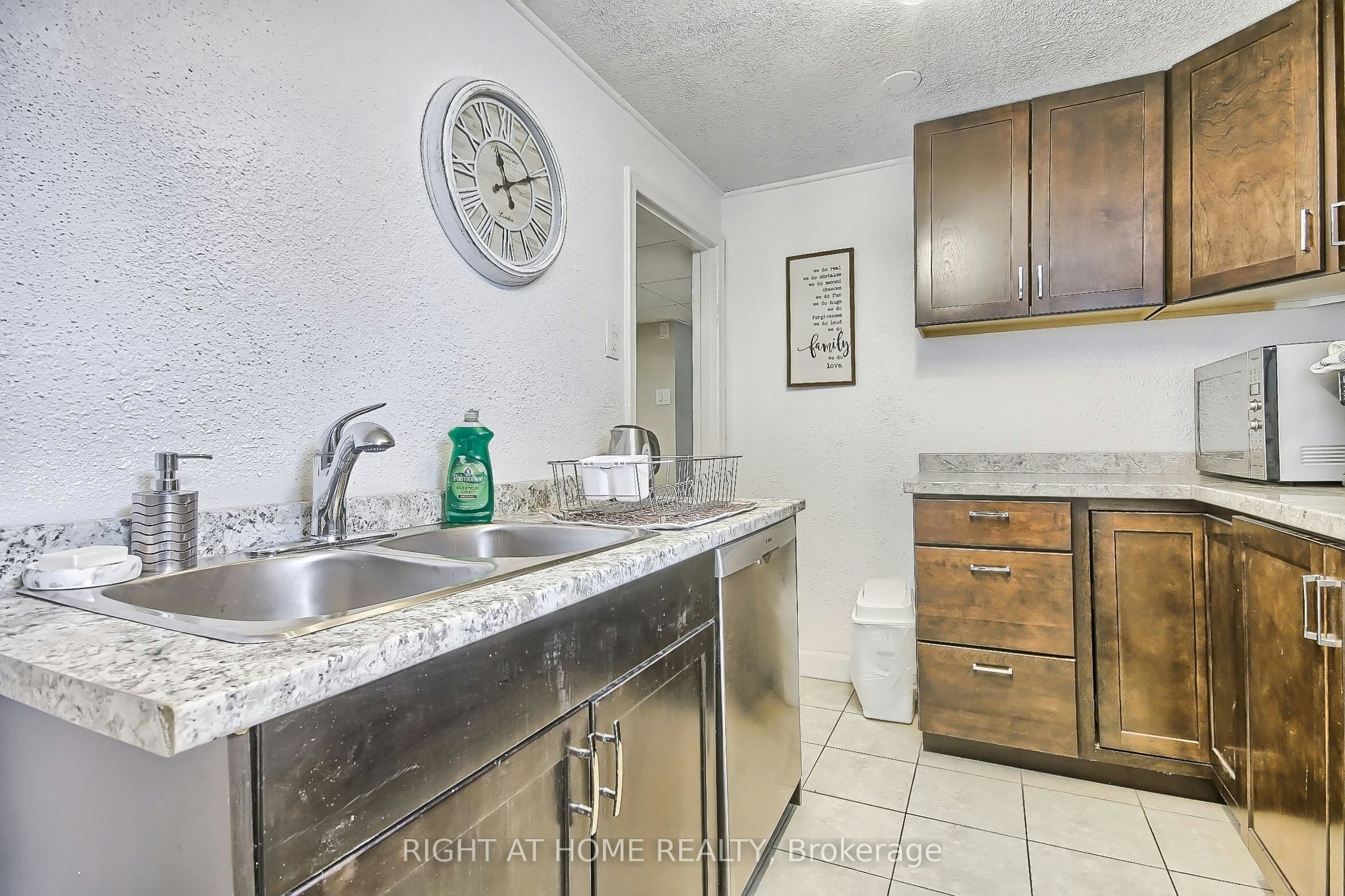 122 Elvaston Drive, Toronto, ON, M4A 1N6 - 39