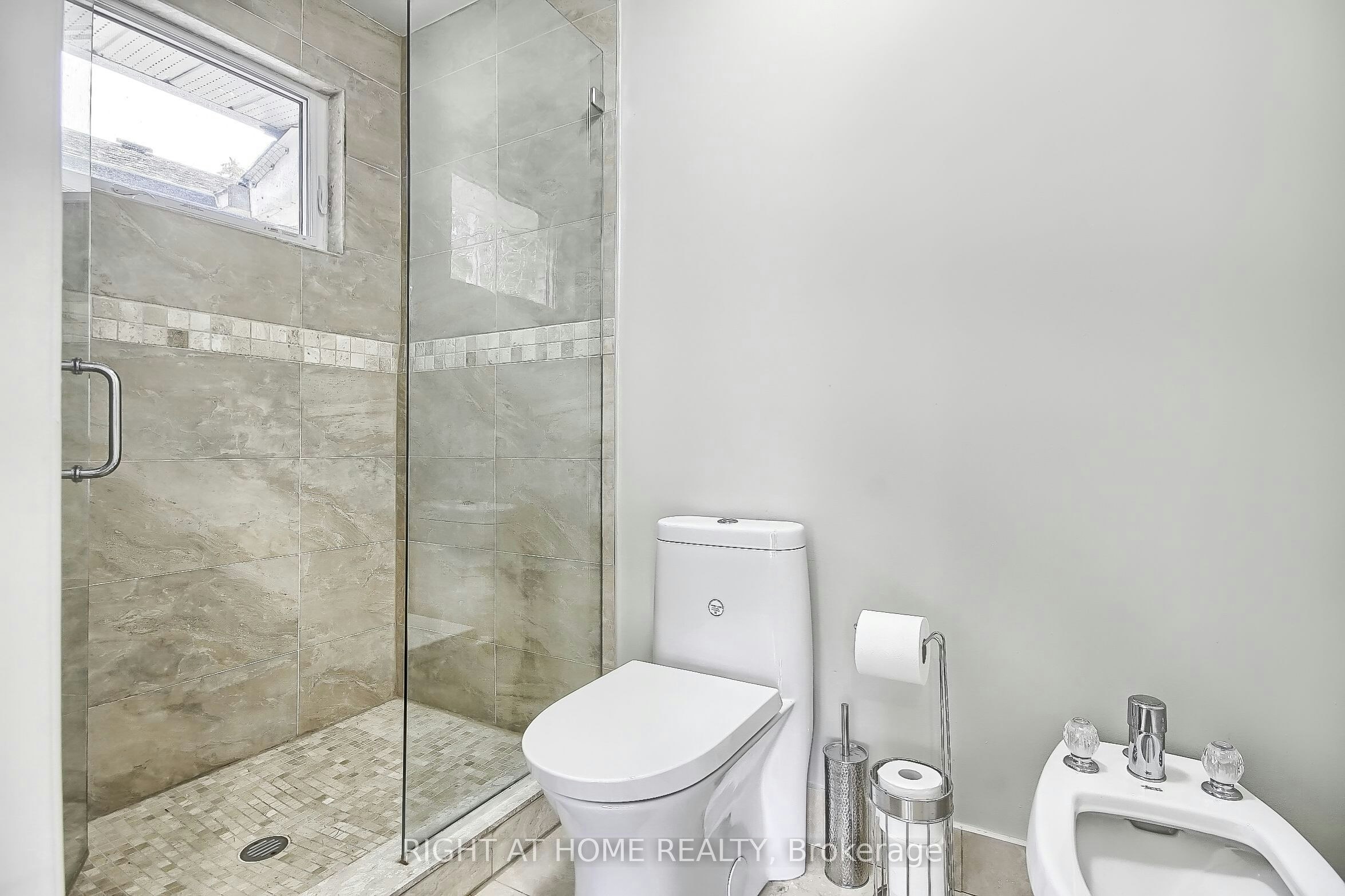 122 Elvaston Drive, Toronto, ON, M4A 1N6 - 21