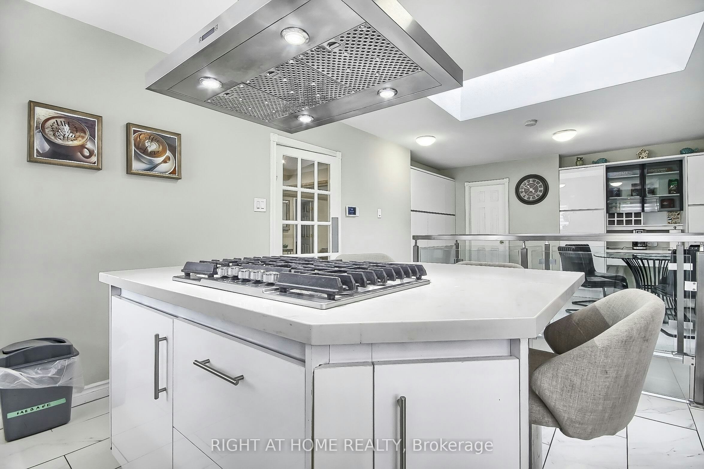 122 Elvaston Drive, Toronto, ON, M4A 1N6 - 9