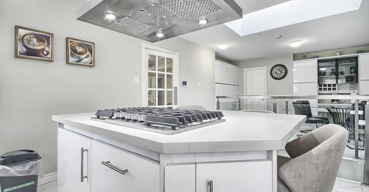 122 Elvaston Drive, Toronto, ON, M4A 1N6 - 9