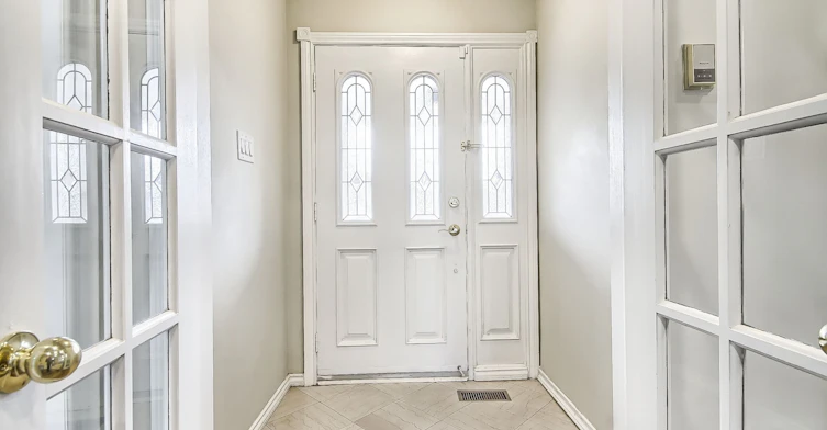 122 Elvaston Drive, Toronto, ON, M4A 1N6 - 4