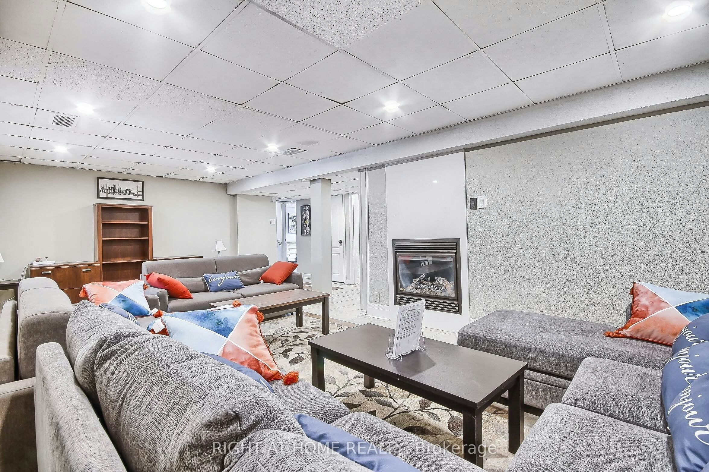 122 Elvaston Drive, Toronto, ON, M4A 1N6 - 36