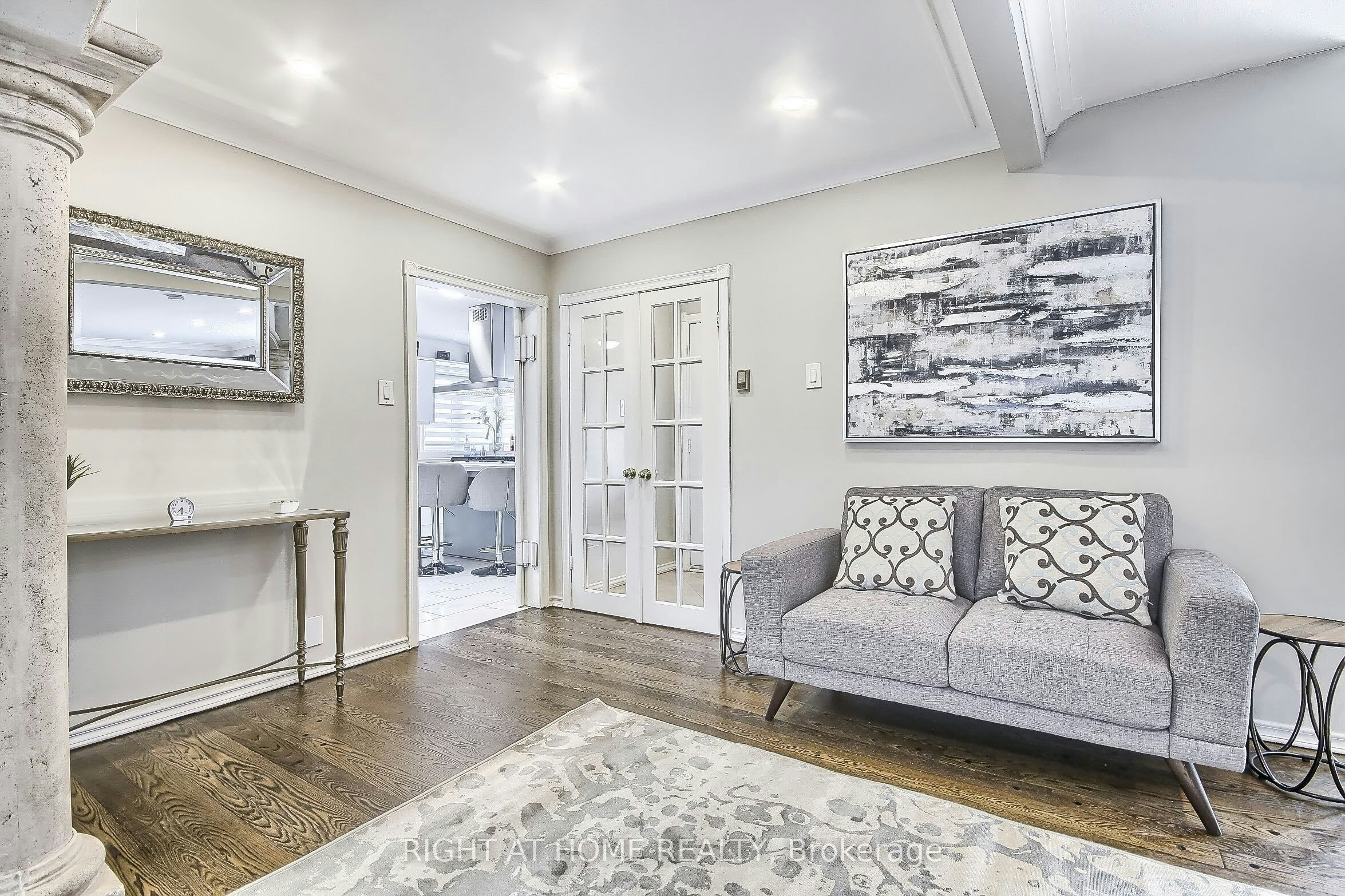122 Elvaston Drive, Toronto, ON, M4A 1N6 - 5
