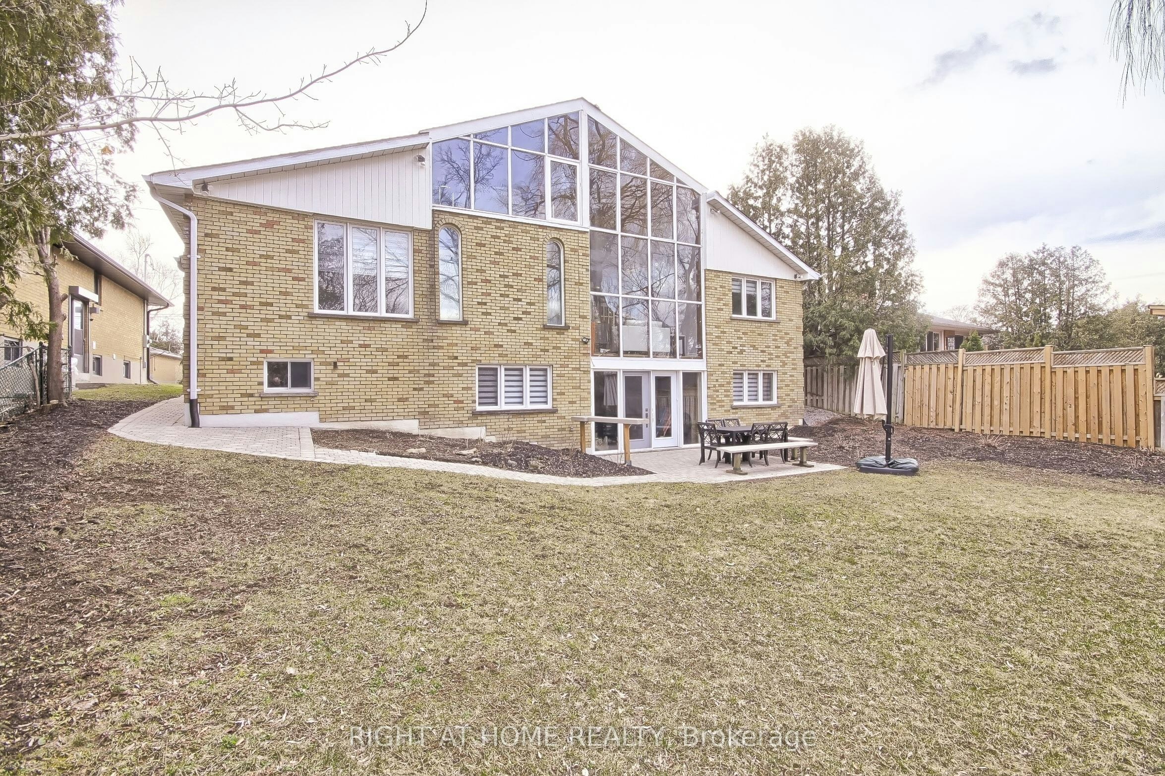 122 Elvaston Drive, Toronto, ON, M4A 1N6 - 2