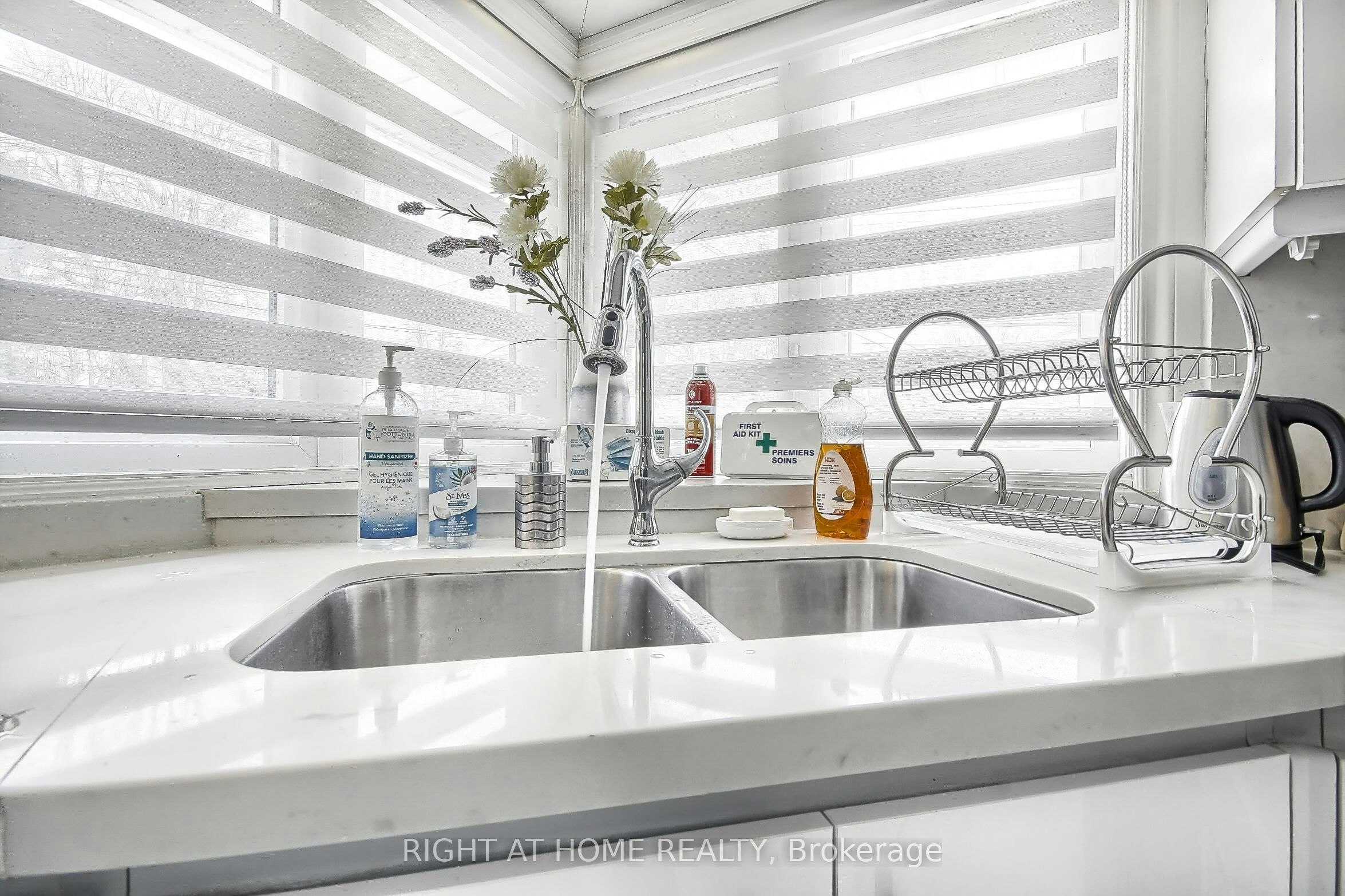 122 Elvaston Drive, Toronto, ON, M4A 1N6 - 8