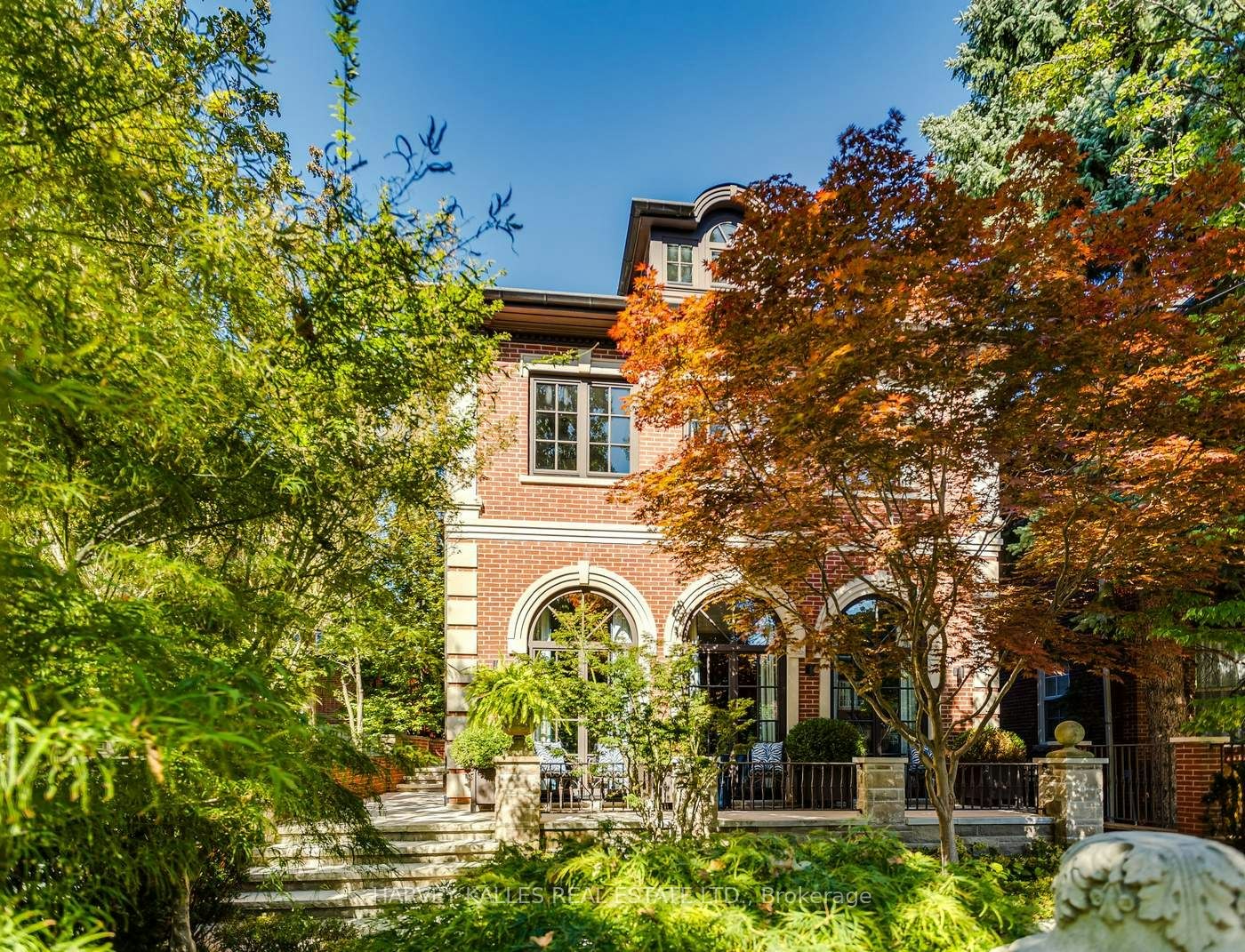 92 South Drive, Toronto, ON, M4W 1R6