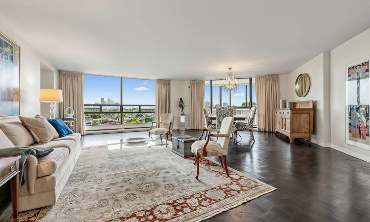 903-240 Heath Street W