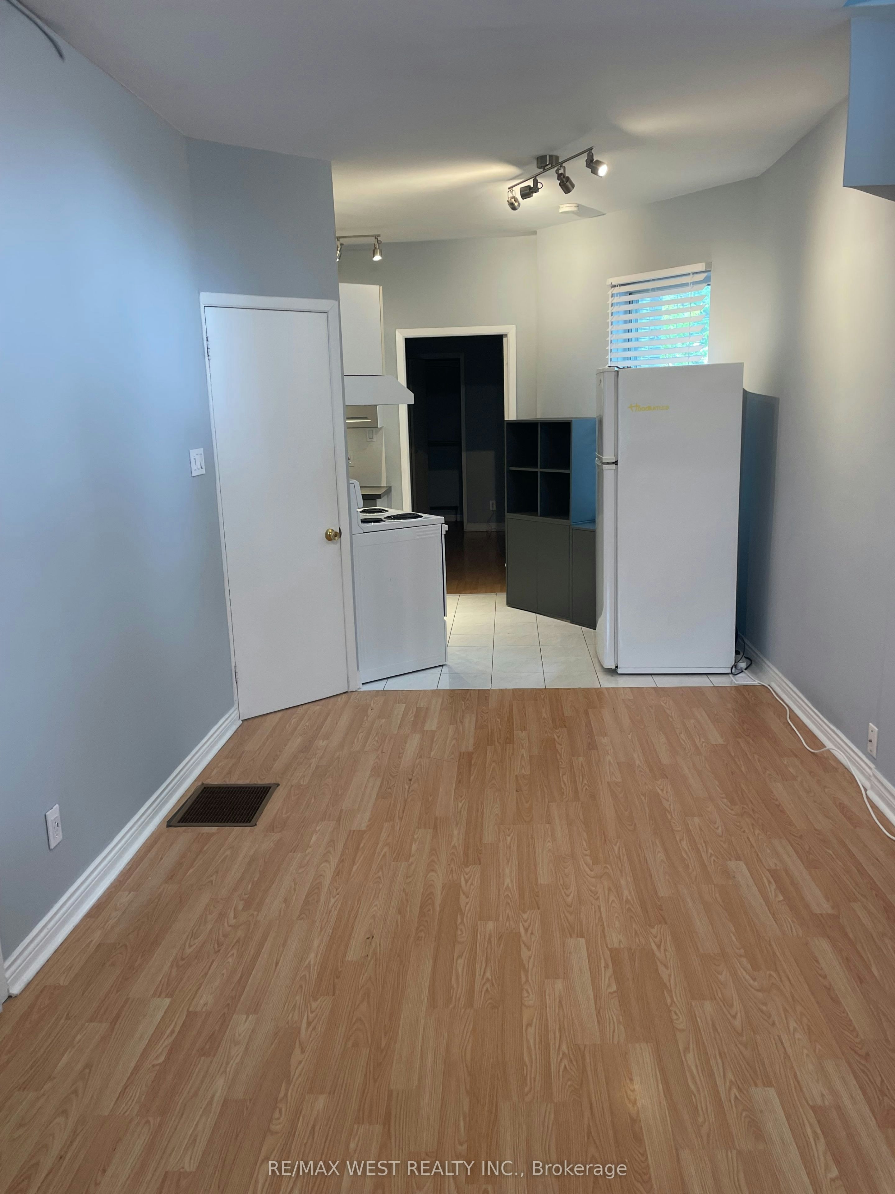 Main Floor-281 Howland Avenue, Toronto, ON, M5R 3B8 - 3