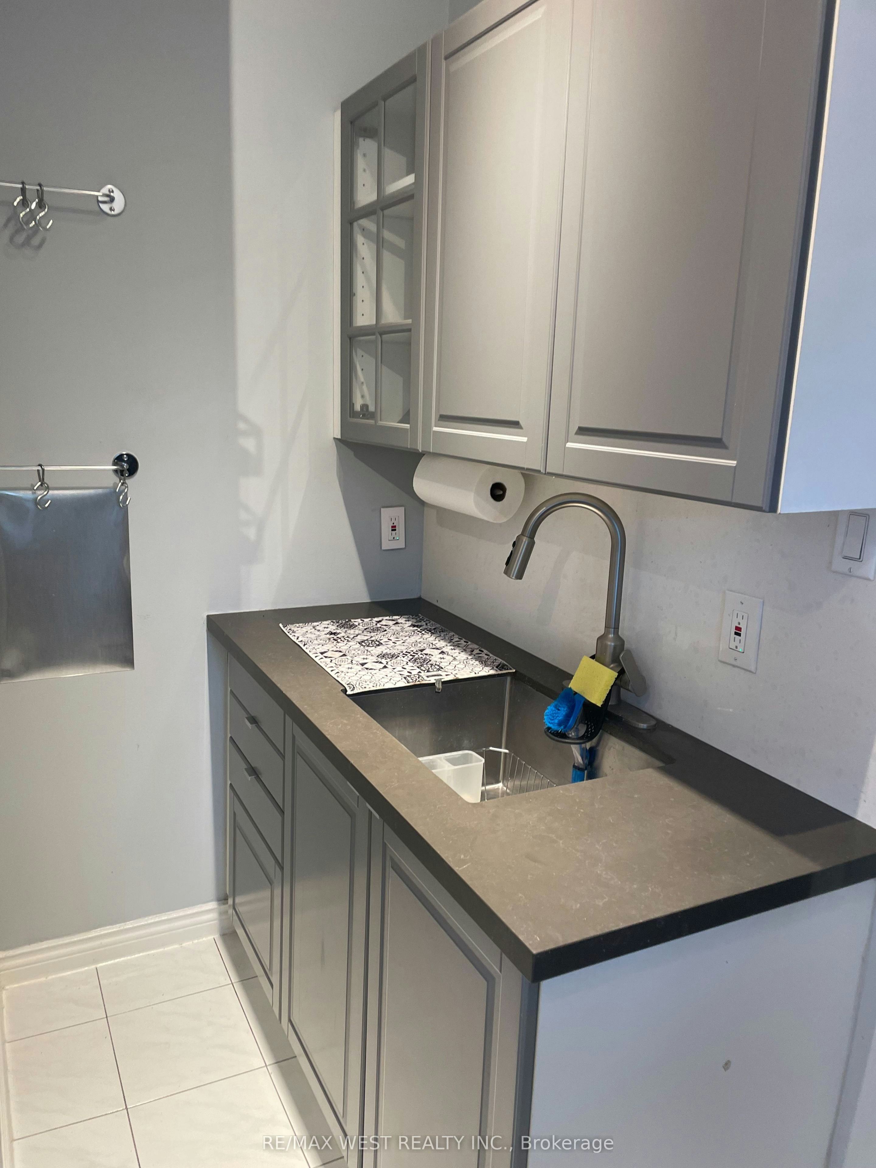 Main Floor-281 Howland Avenue, Toronto, ON, M5R 3B8 - 7