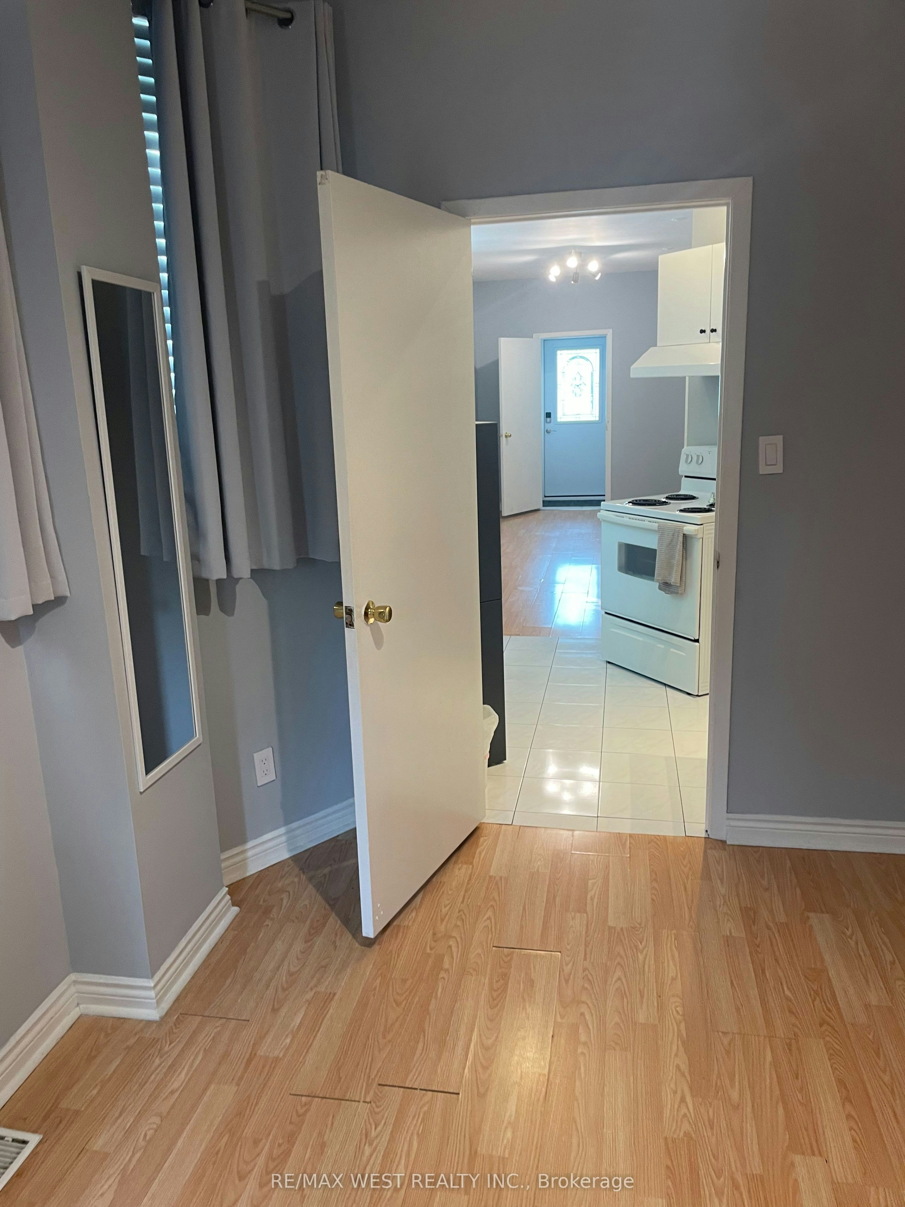 Main Floor-281 Howland Avenue, Toronto, ON, M5R 3B8 - 8