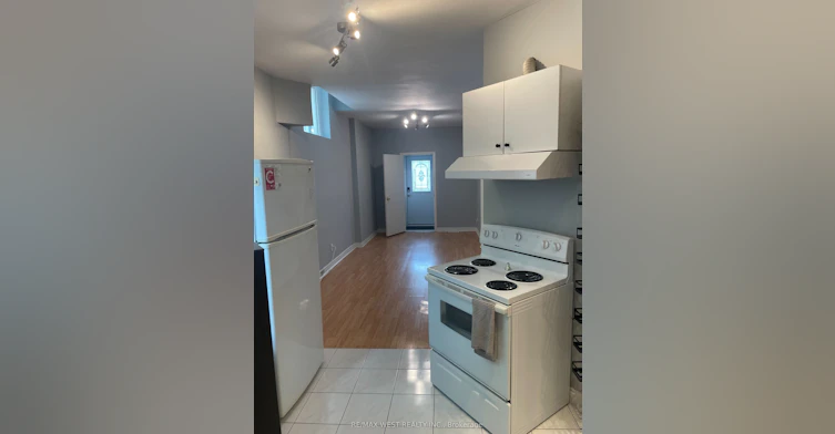 Main Floor-281 Howland Avenue, Toronto, ON, M5R 3B8 - 5