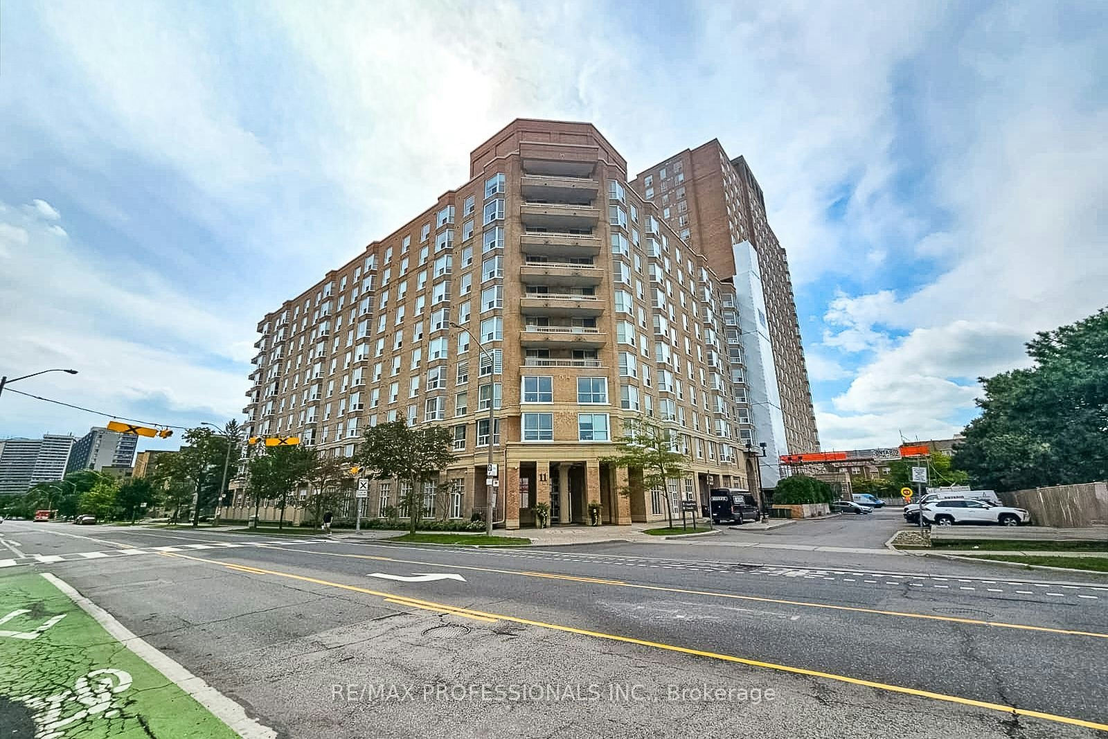 207-11 Thorncliffe Pk Drive, Toronto, ON, M4H 1P3