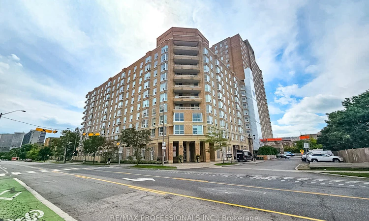 207-11 Thorncliffe Pk Drive
