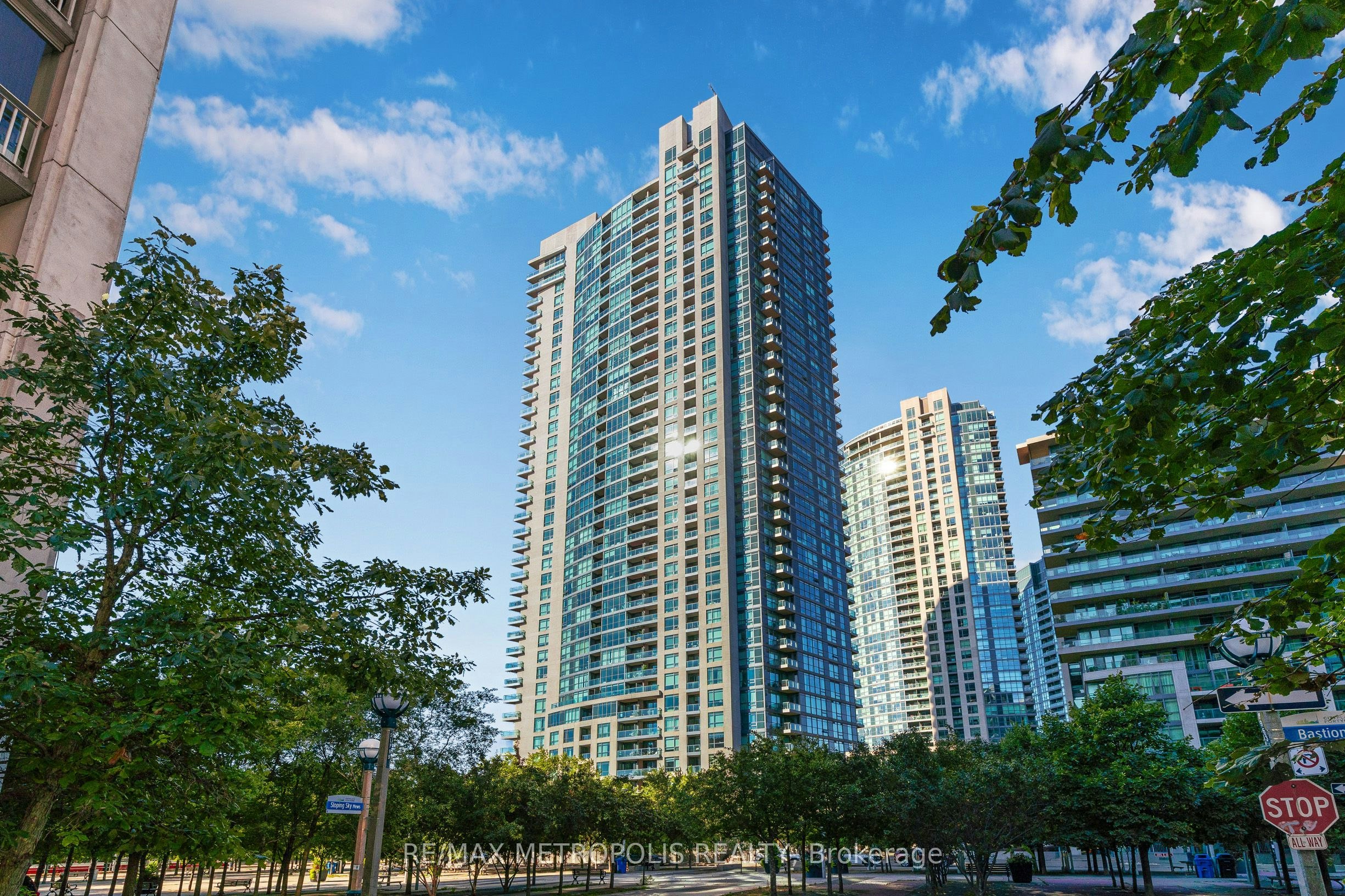 208-215 Fort York Boulevard, Toronto, ON, M5V 4A2