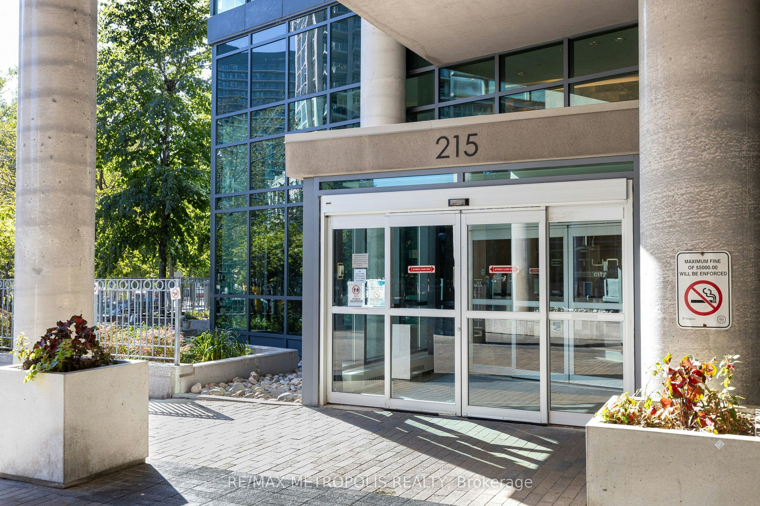 208-215 Fort York Boulevard, Toronto, ON, M5V 4A2 - 4