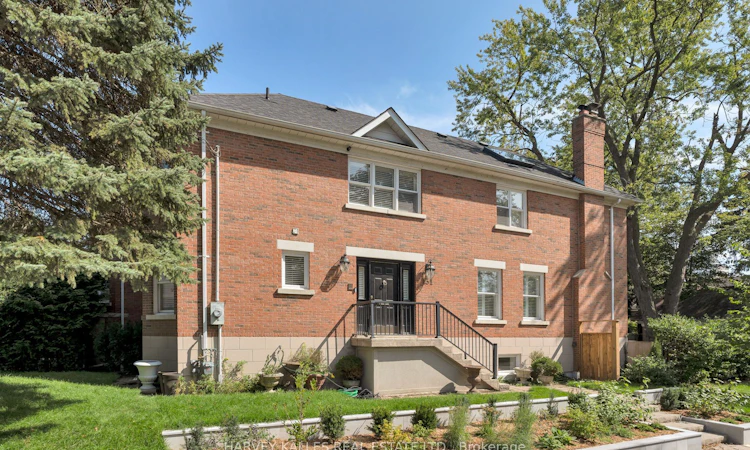 131 Rosewell Avenue