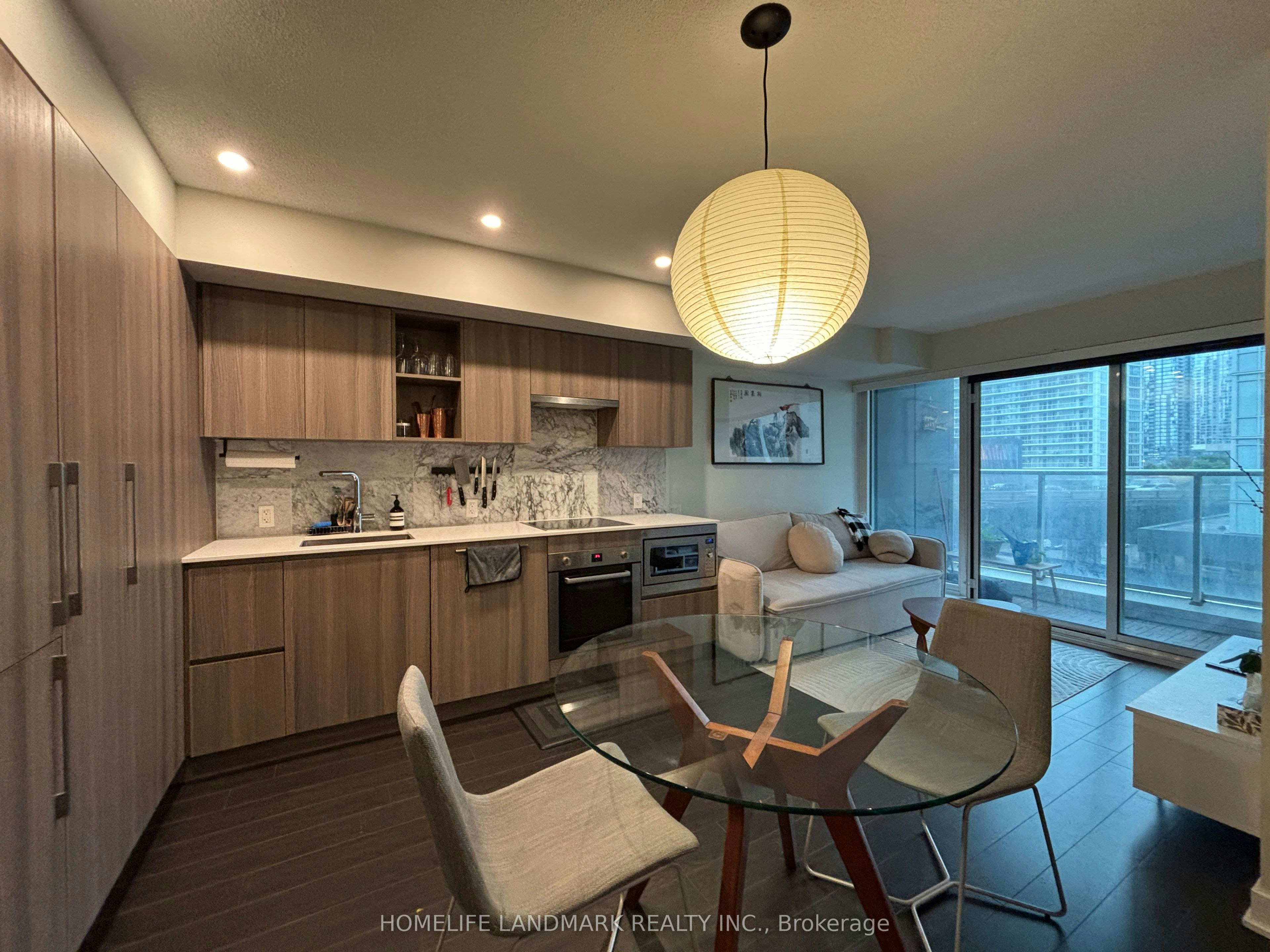 610-19 Bathurst Street, Toronto, ON, M5V 0N2 - 4