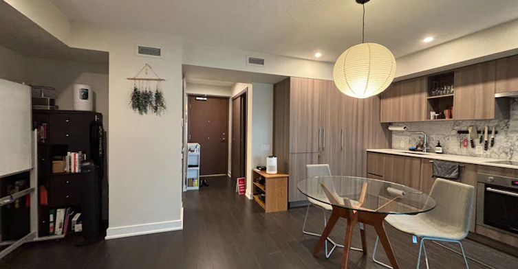 610-19 Bathurst Street, Toronto, ON, M5V 0N2 - 10