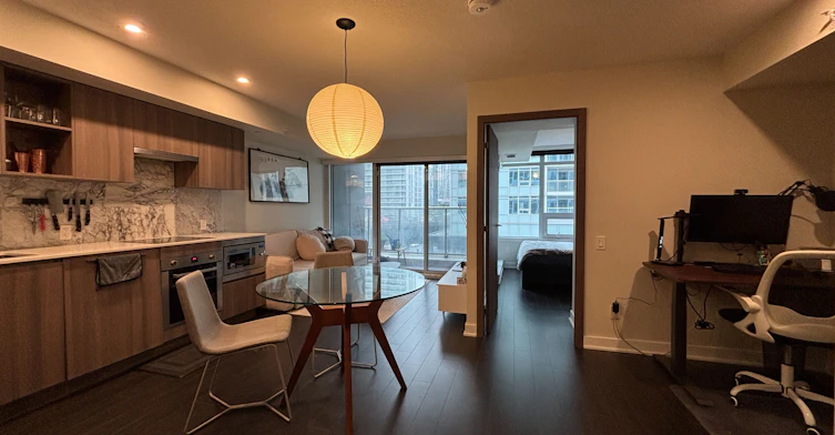 610-19 Bathurst Street, Toronto, ON, M5V 0N2 - 8