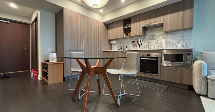 610-19 Bathurst Street, Toronto, ON, M5V 0N2 - 9