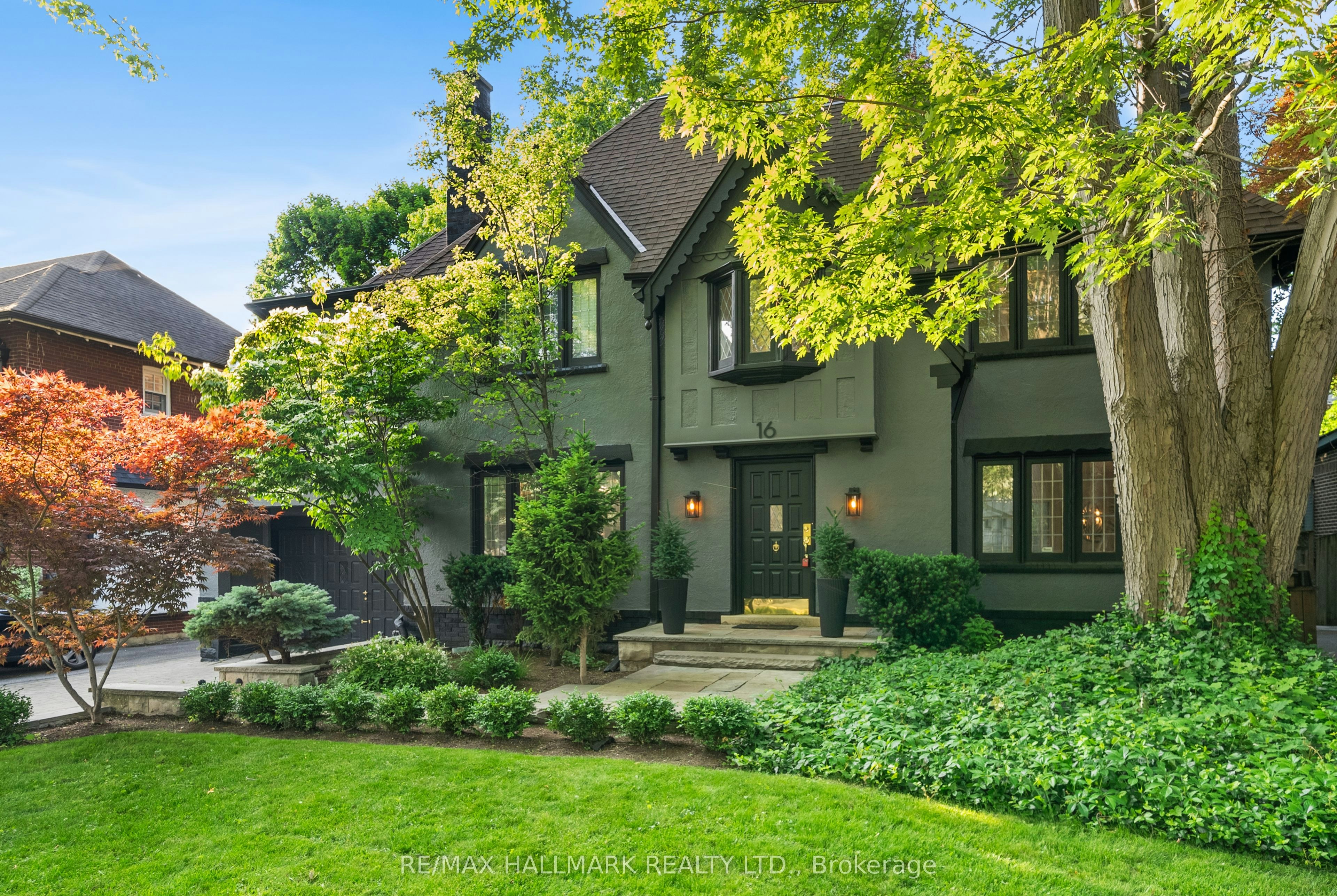 16 Elderwood Drive, Toronto, ON, M5P 1W5