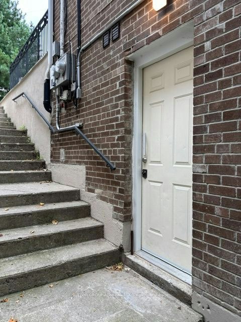 2-28 Purdon Drive, Toronto, ON, M3H 4X1 - 2