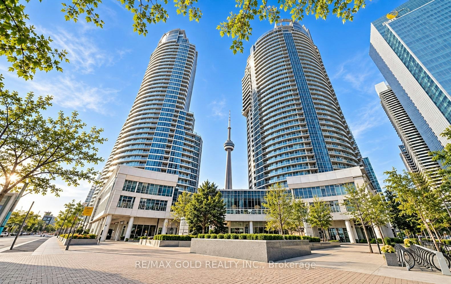 2613-8 York Street, Toronto, ON, M5J 2Y2