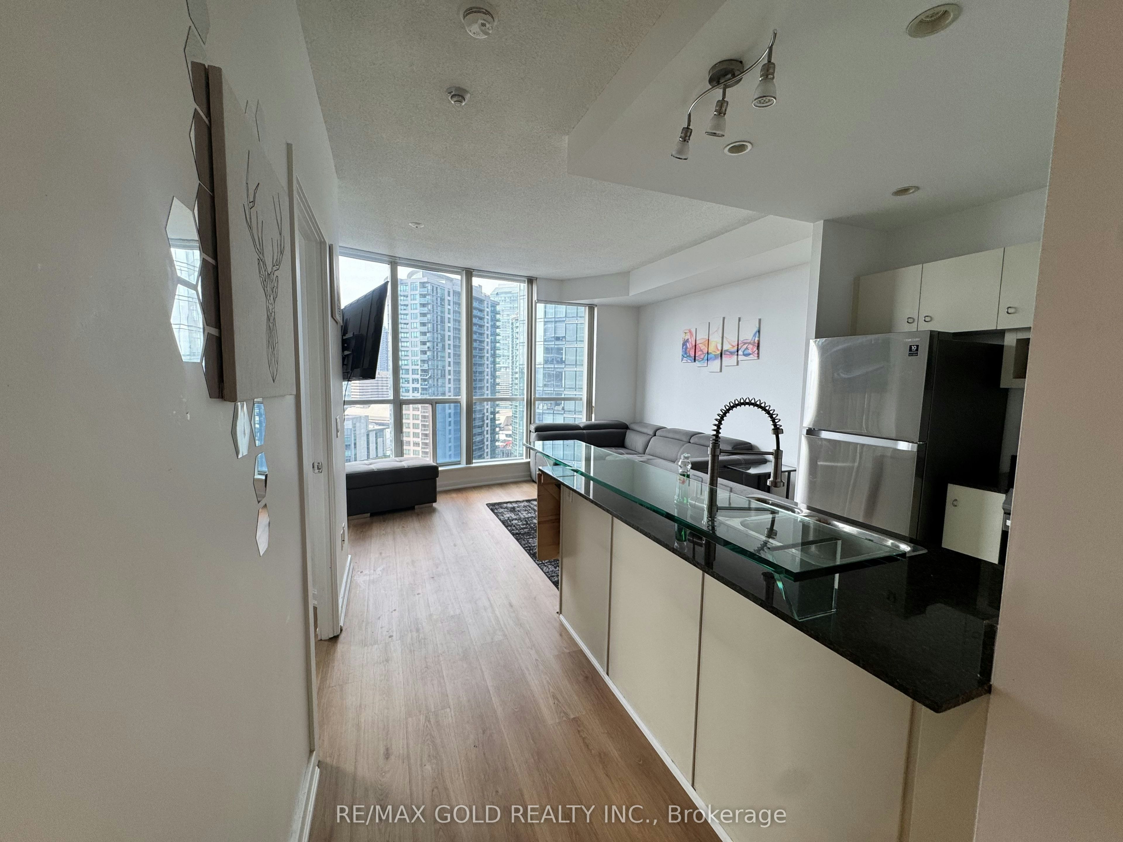 2613-8 York Street, Toronto, ON, M5J 2Y2 - 3