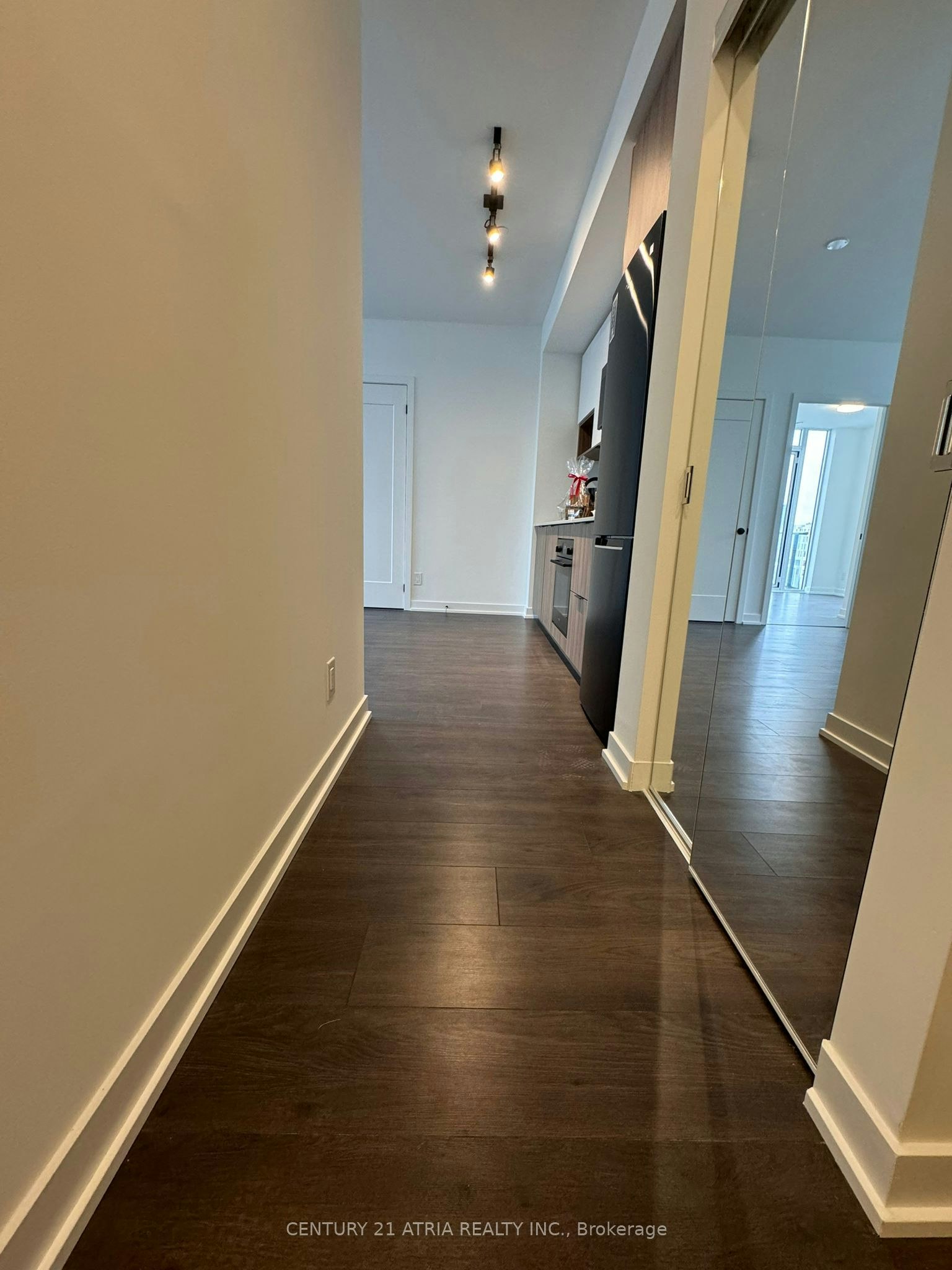 1119-5 Defries Street, Toronto, ON, M5A 0W7 - 2