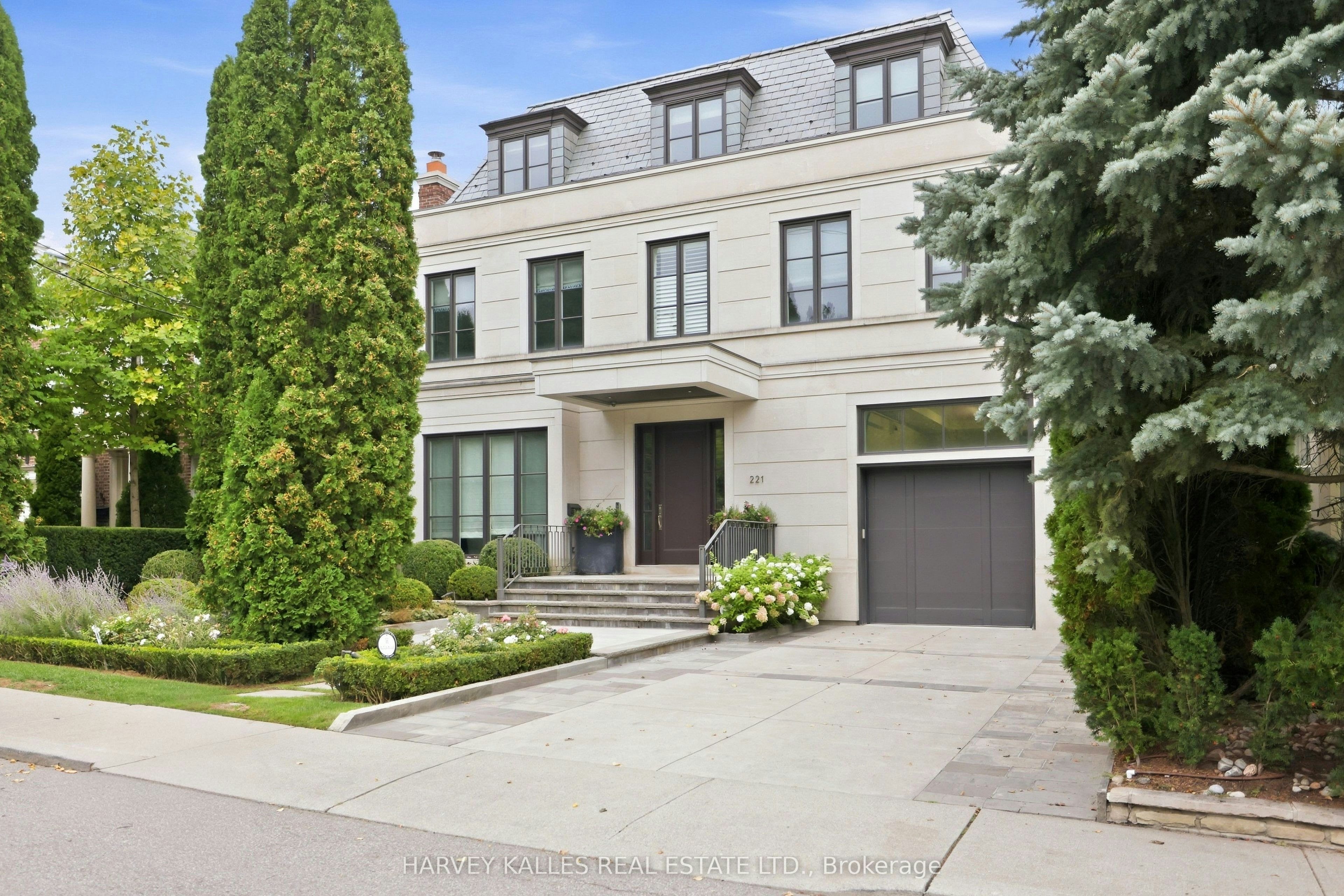 221 Dunvegan Road, Toronto, ON, M5P 2P3