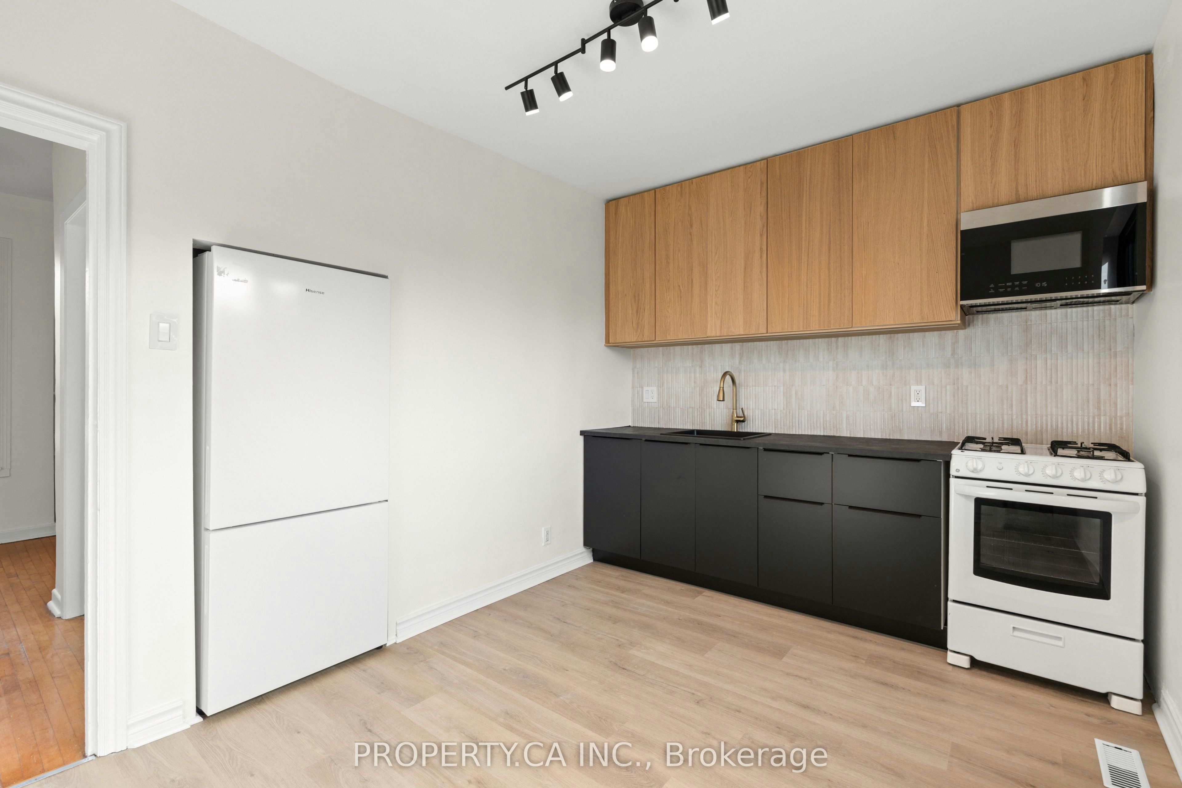 Upper-181 Argyle Street, Toronto, ON, M6J 1P5 - 5