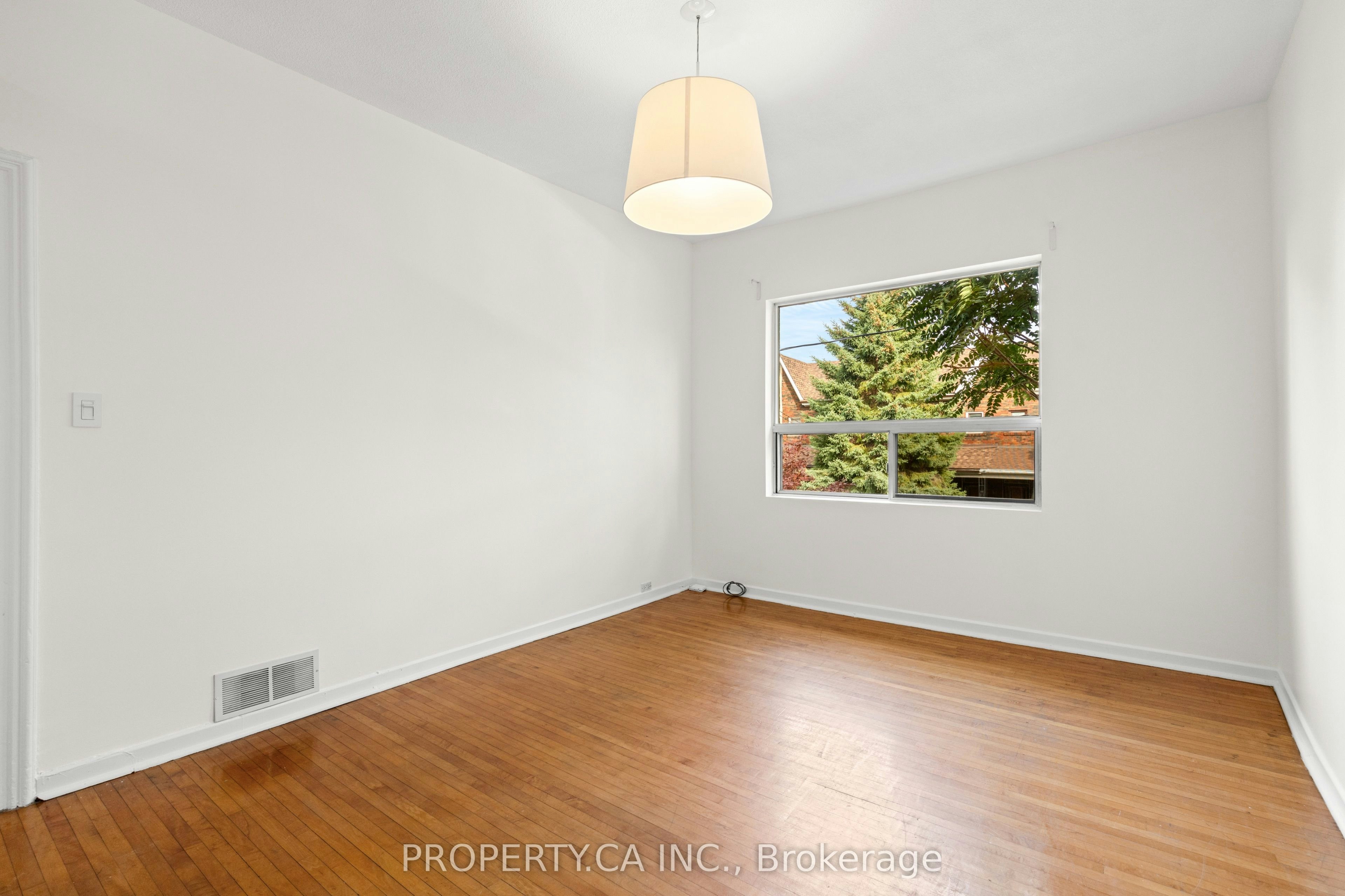 Upper-181 Argyle Street, Toronto, ON, M6J 1P5 - 11