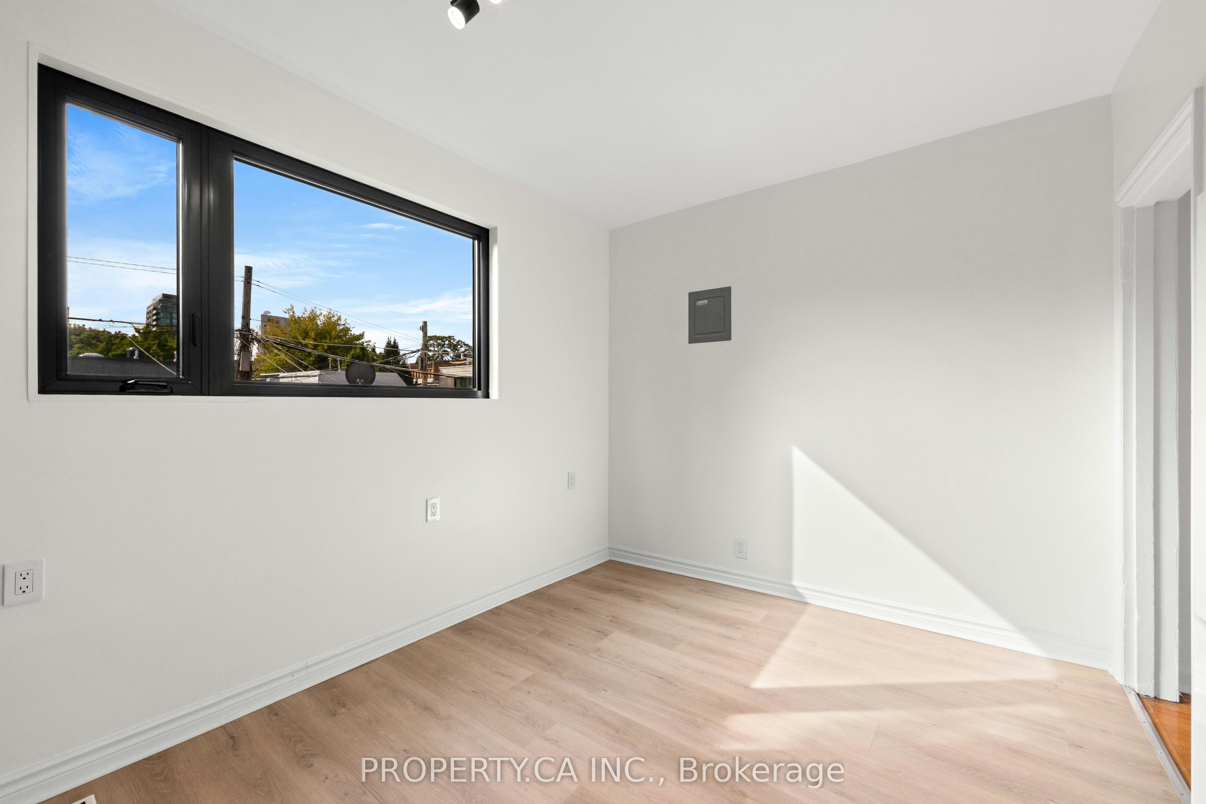 Upper-181 Argyle Street, Toronto, ON, M6J 1P5 - 6