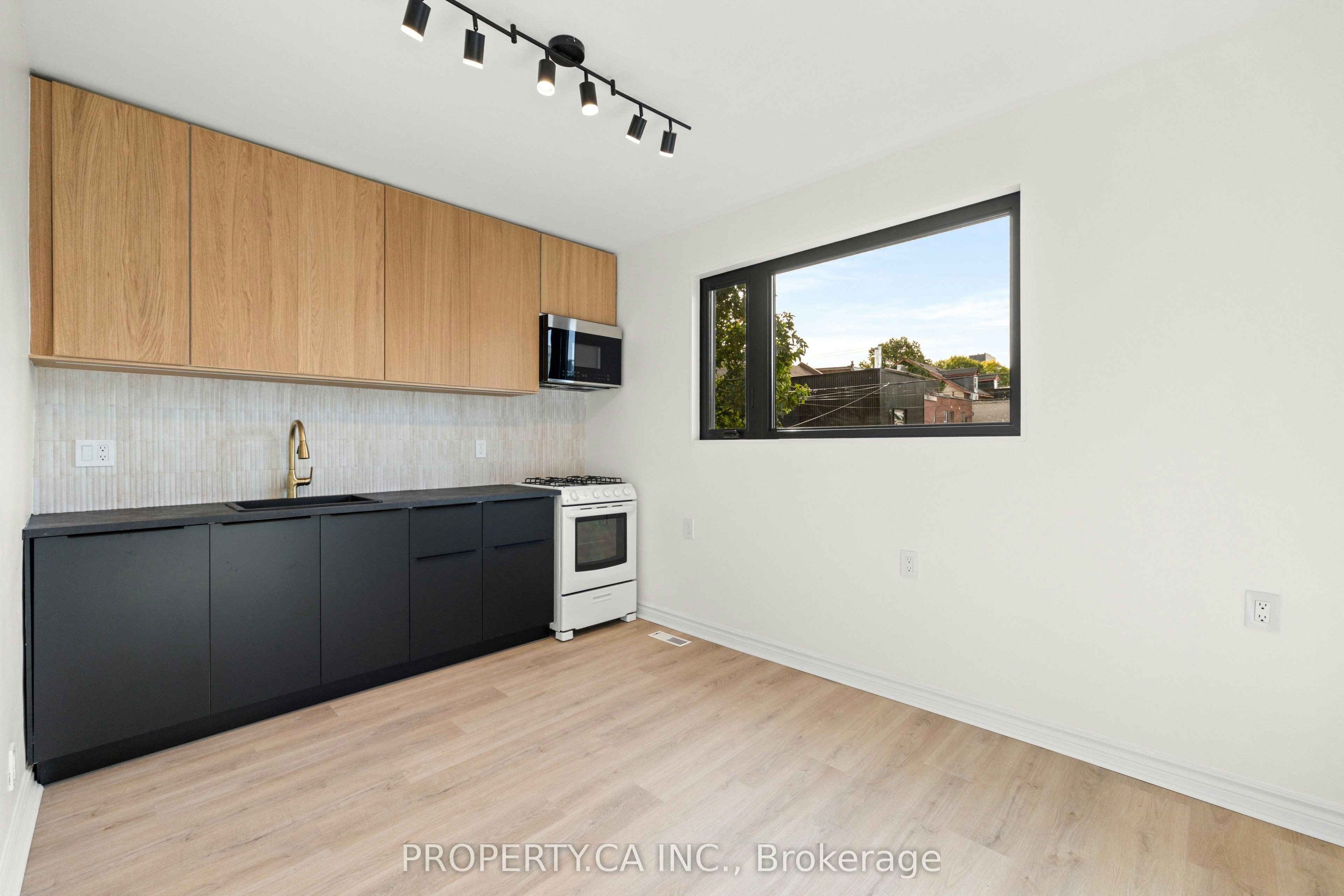 Upper-181 Argyle Street, Toronto, ON, M6J 1P5 - 4