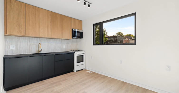 Upper-181 Argyle Street, Toronto, ON, M6J 1P5 - 4