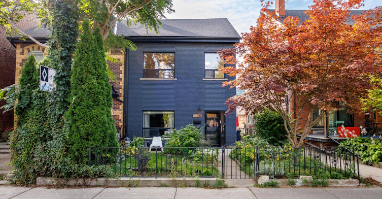 Upper-181 Argyle Street, Toronto, ON, M6J 1P5