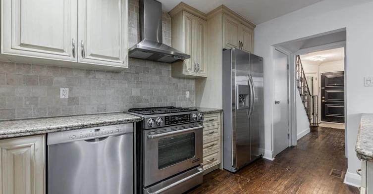 Main-150 Davisville Avenue, Toronto, ON, M4S 1E8 - 8