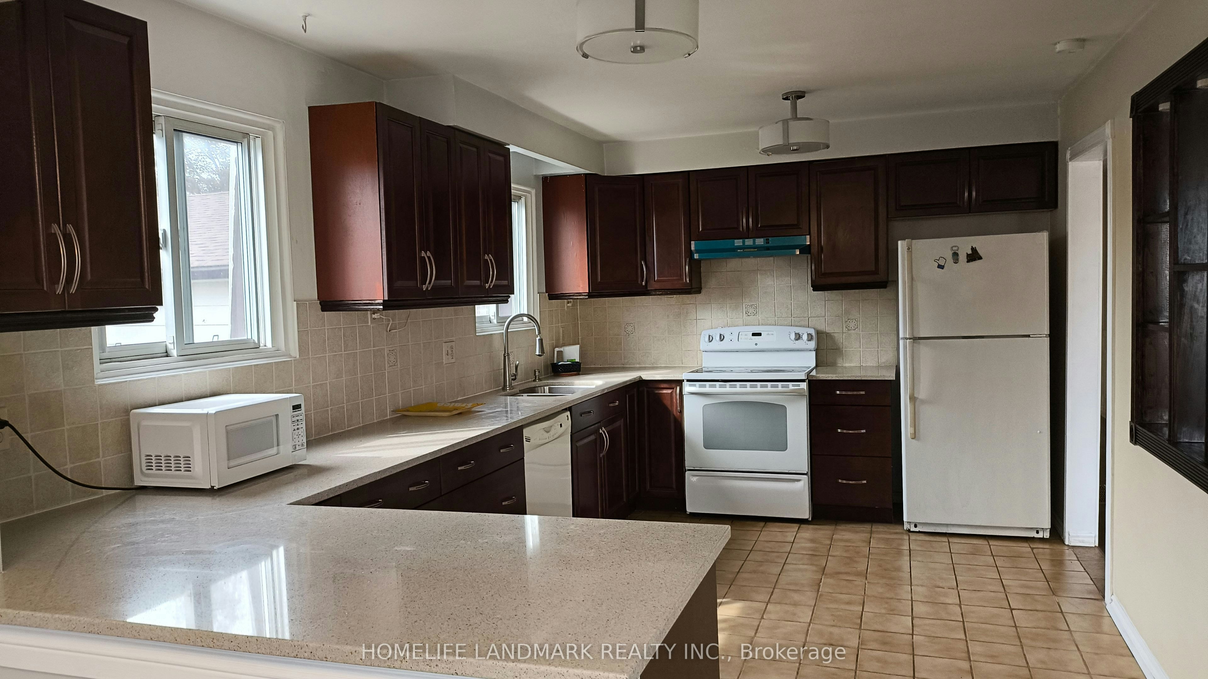 Upper-12 Clancy Drive, Toronto, ON, M2J 2V8 - 5