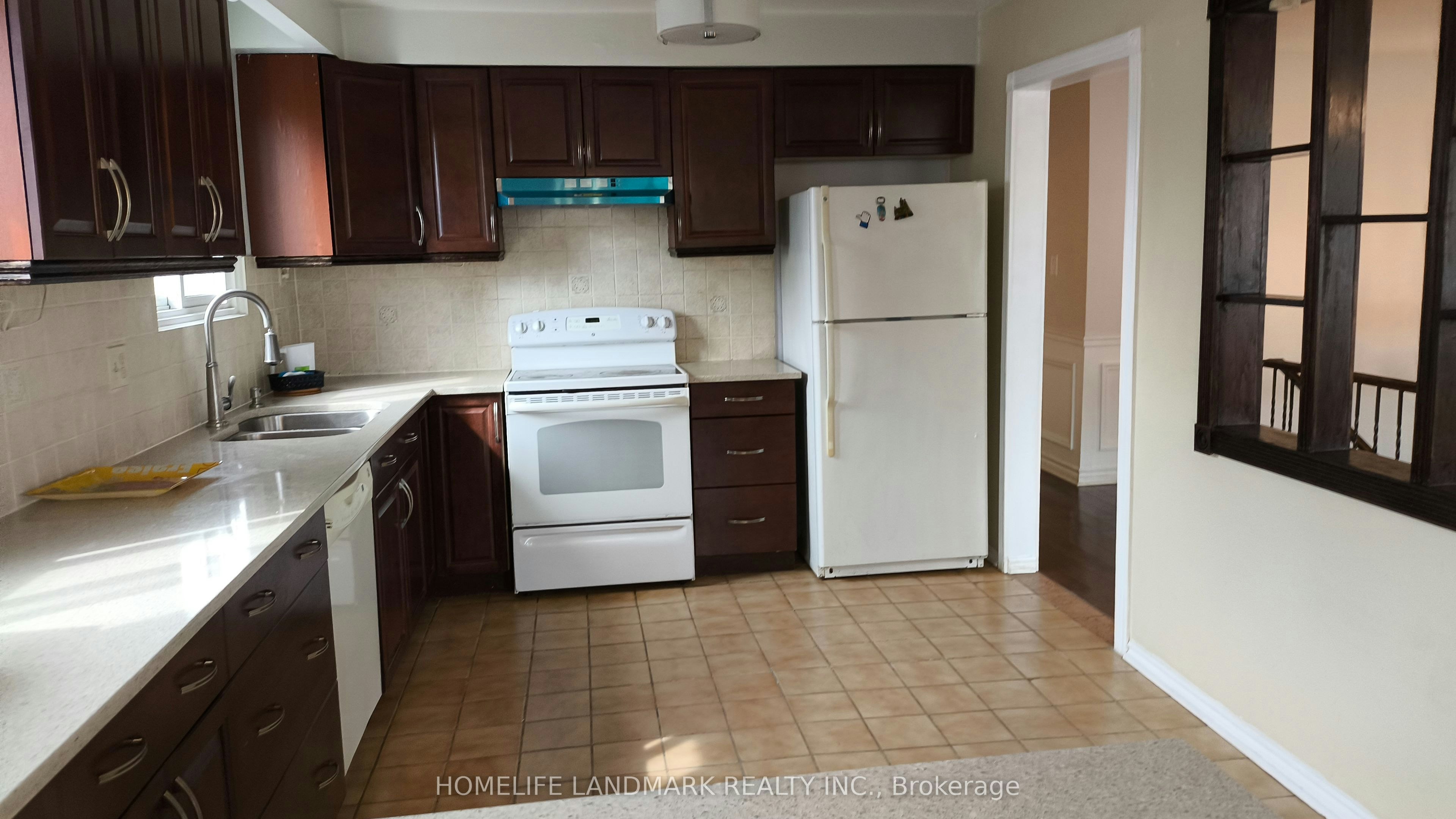Upper-12 Clancy Drive, Toronto, ON, M2J 2V8 - 6