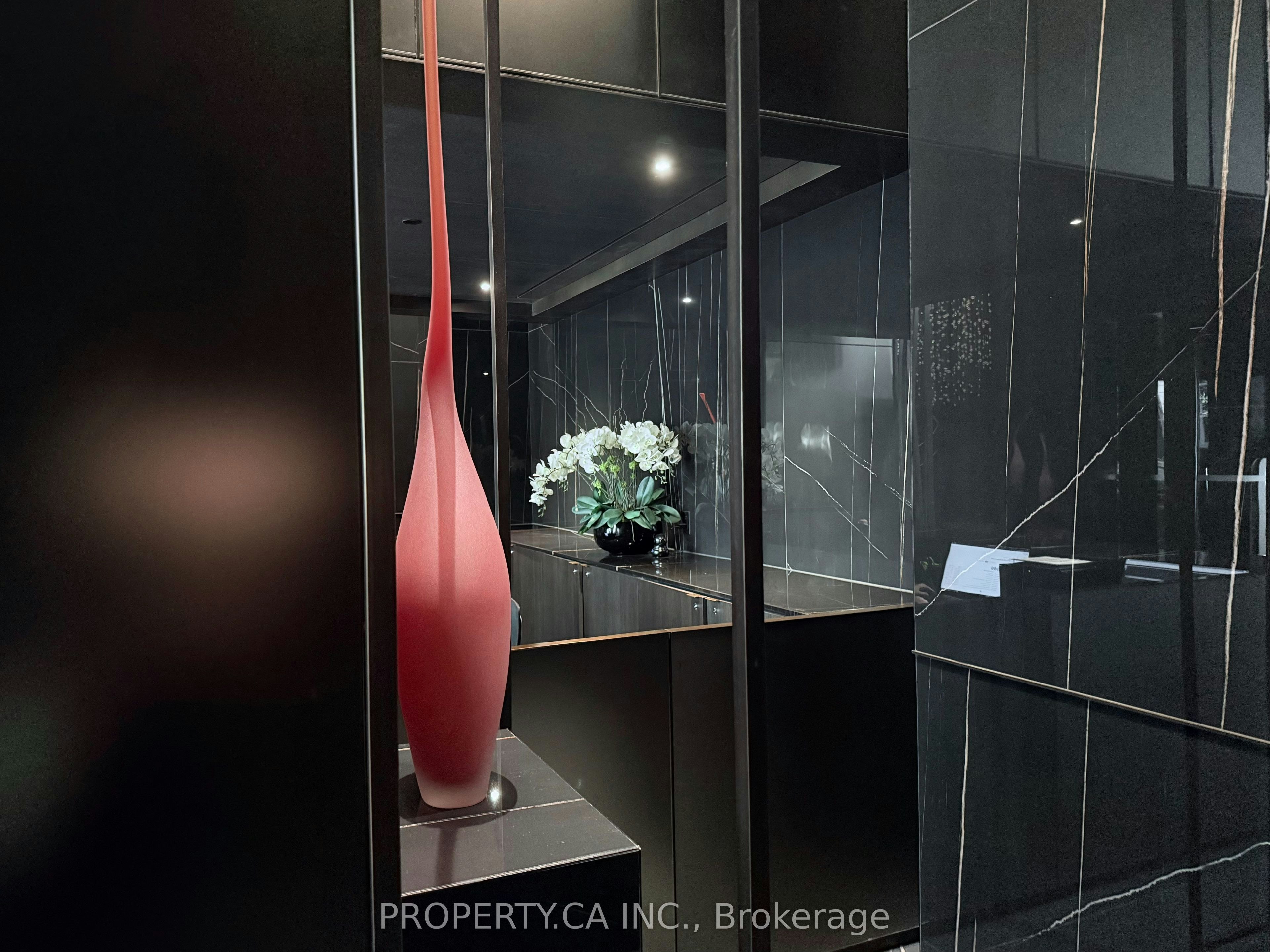 2214-11 Yorkville Avenue W, Toronto, ON, M4W 0B7 - 14