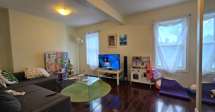 3rd Floor-608 Bloor Street W, Toronto, ON, M6G 1K4 - 4