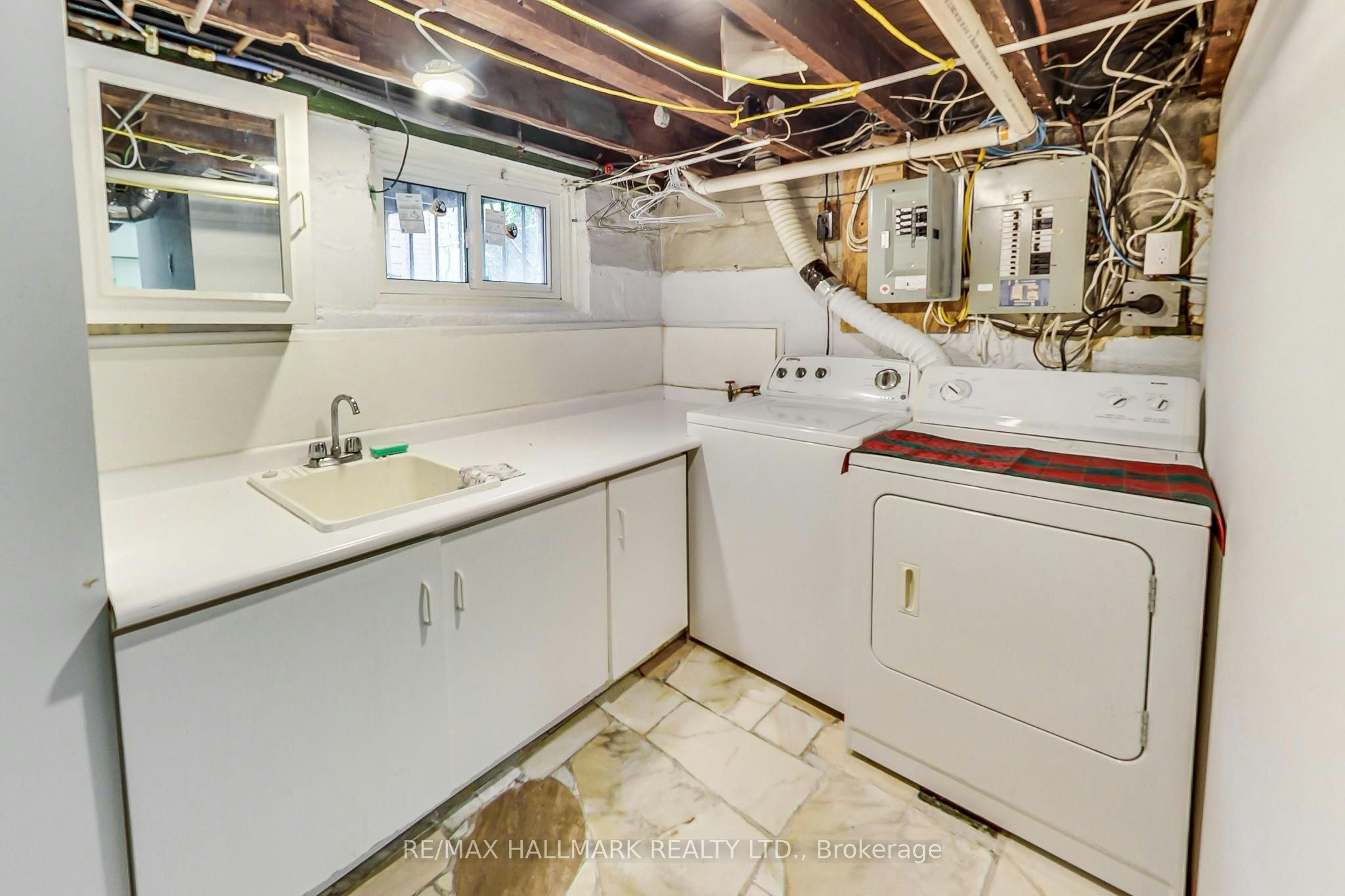 633 Glenholme Avenue, Toronto, ON, M6E 3G8 - 34