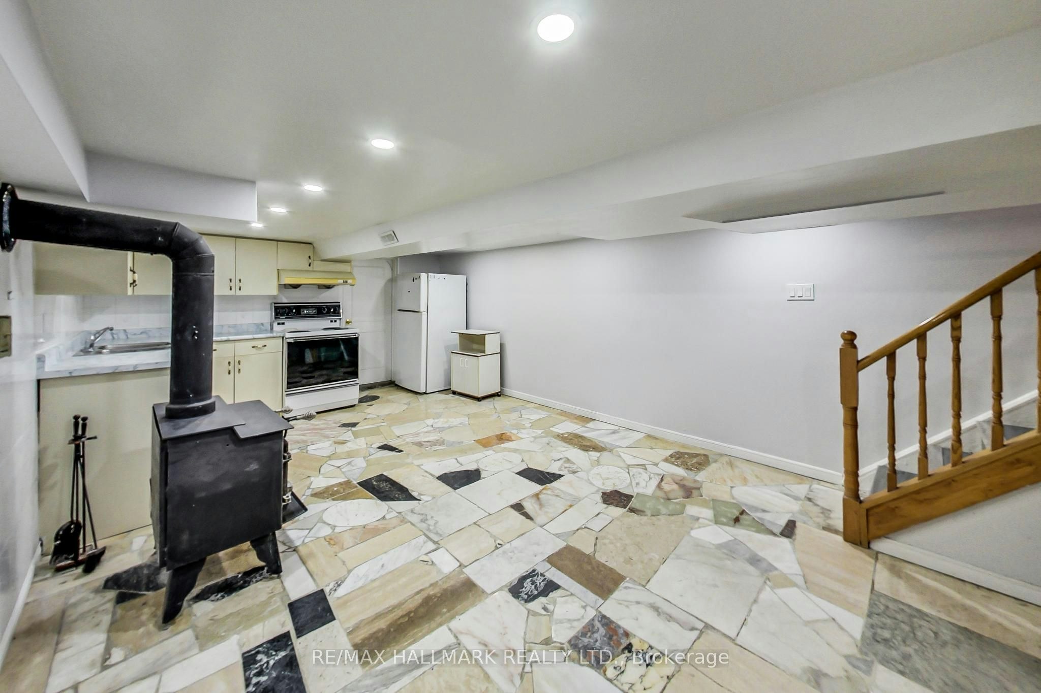 633 Glenholme Avenue, Toronto, ON, M6E 3G8 - 32