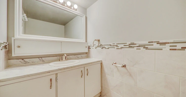#914-25 Sunrise Avenue, Toronto, ON, M4A 2S2 - 6