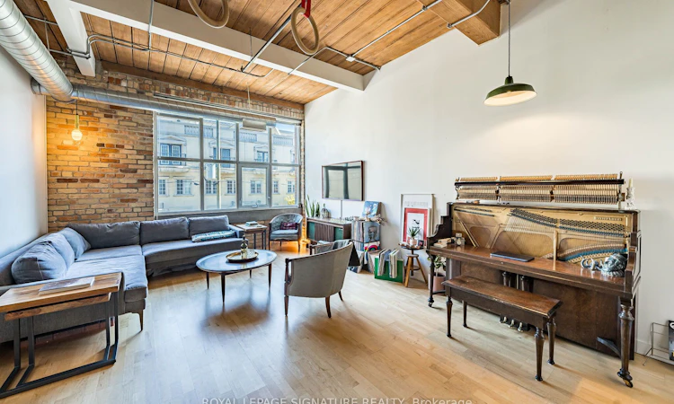 316-955 Queen Street W