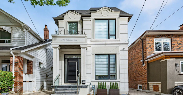 370 Hillsdale Avenue E, Toronto, ON, M4S 1T8