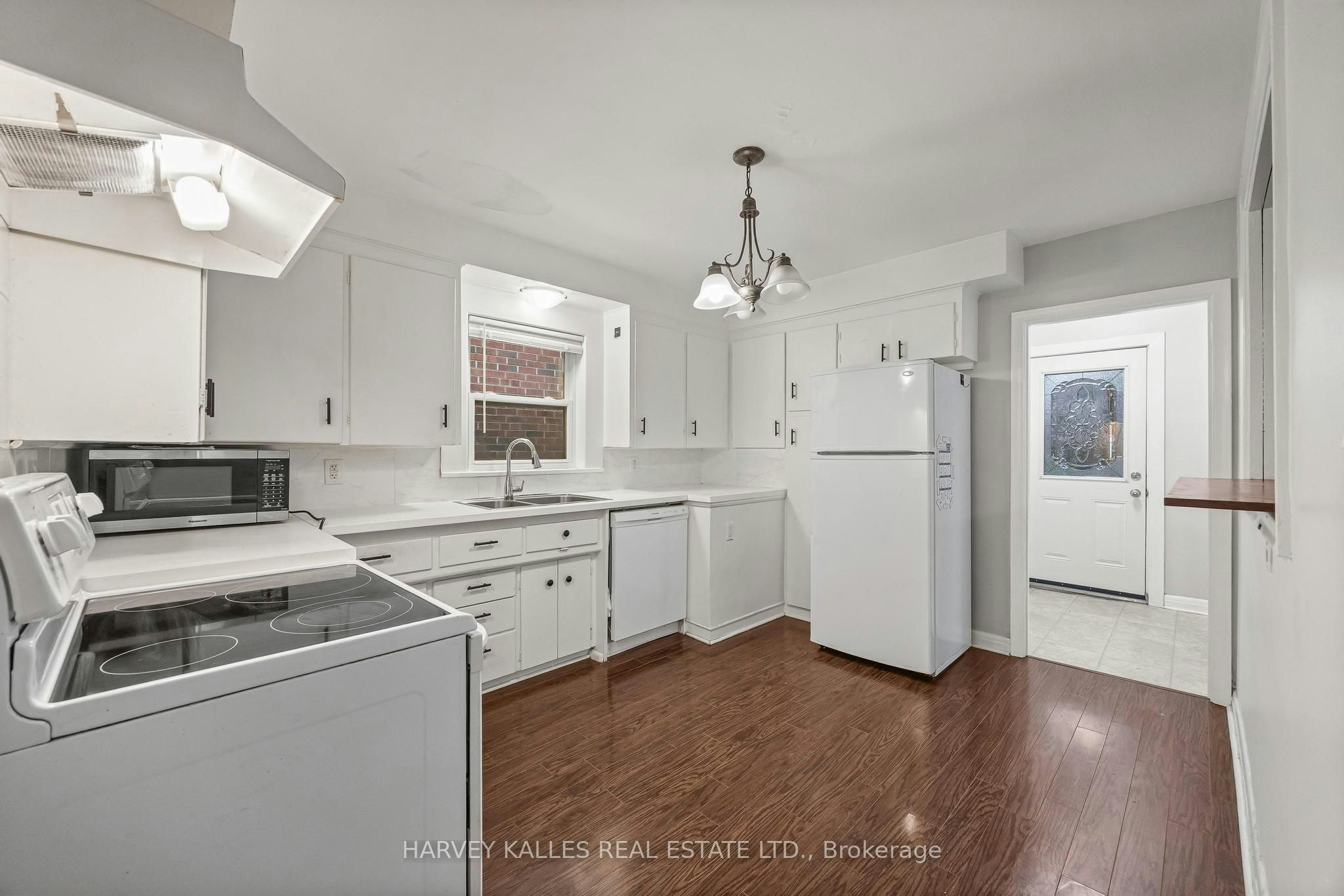 Main-128 Bogert Avenue, Toronto, ON, M2N 1K8 - 7