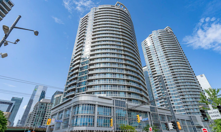 402-218 Queens Quay W