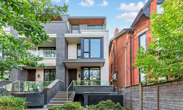 251 Roxton Road