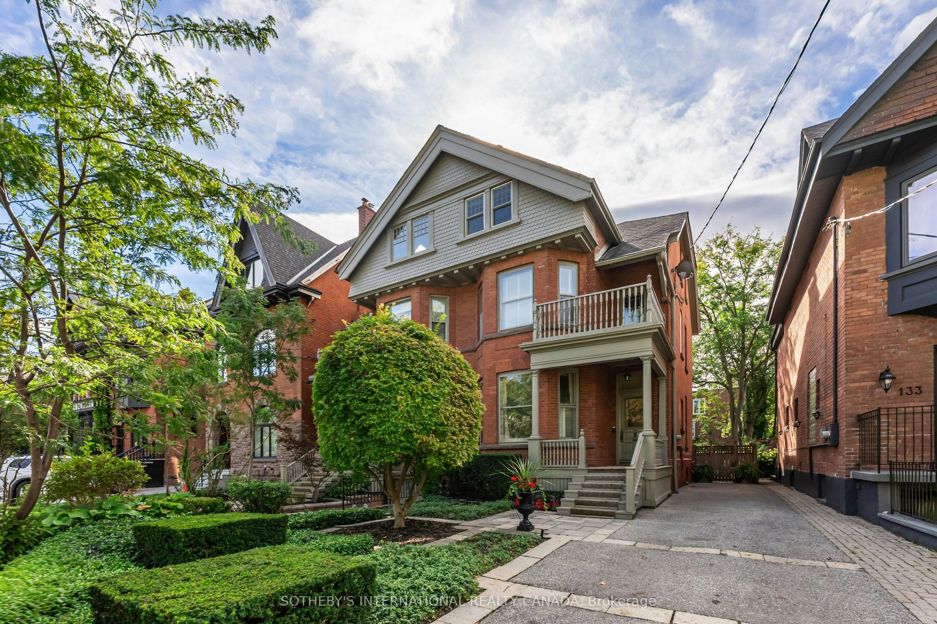 135 Roxborough Street E, Toronto, ON, M4W 1V9